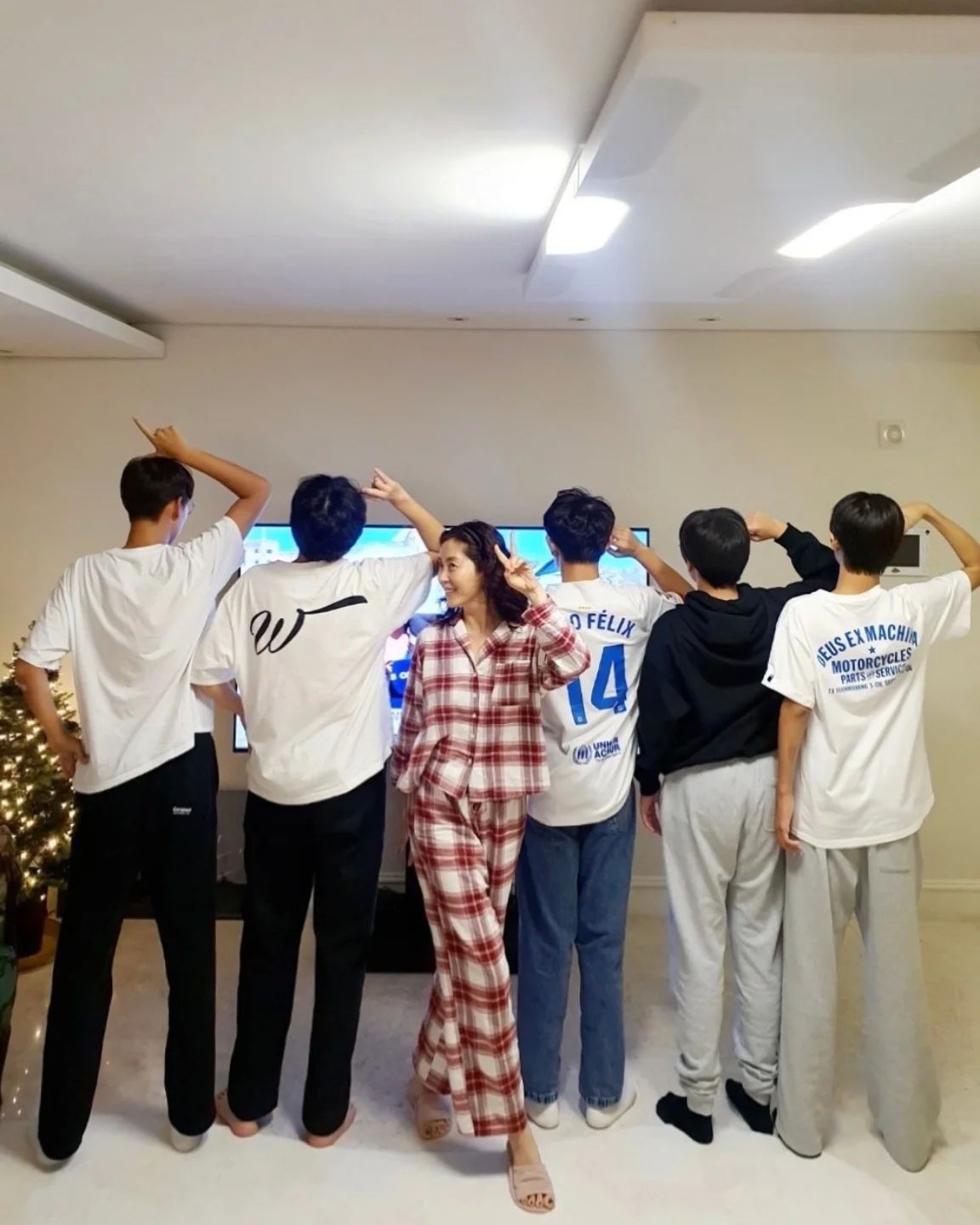 송윤아 아들과 친구들