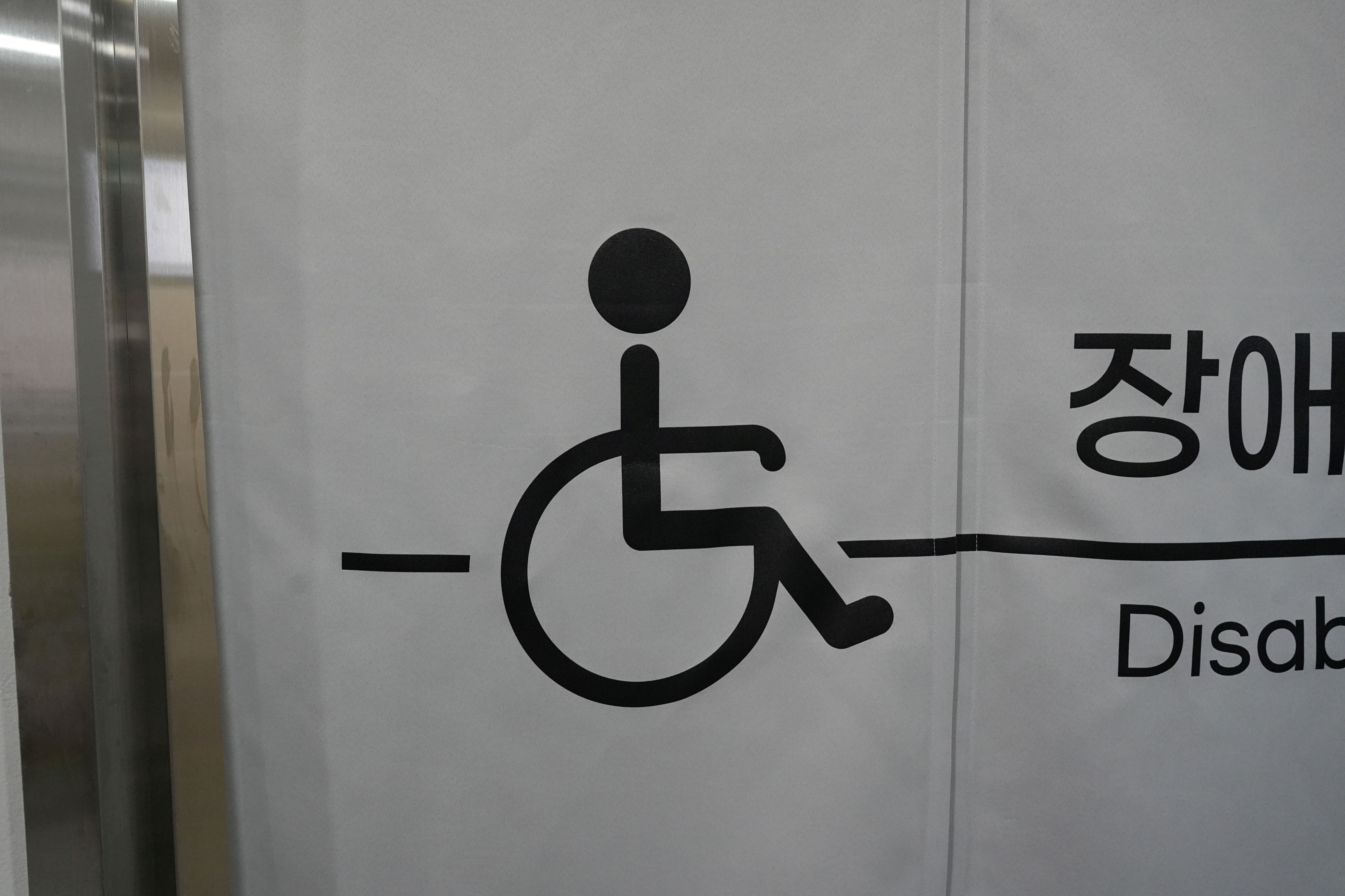 방염원단 암막원단 방염가림막 방염화장실커튼 학교방염 백화점방염 공공기관방염 방염가림막커튼 방염커튼 방염암막원단 기관커튼 병원커튼 방염소재 방염배너