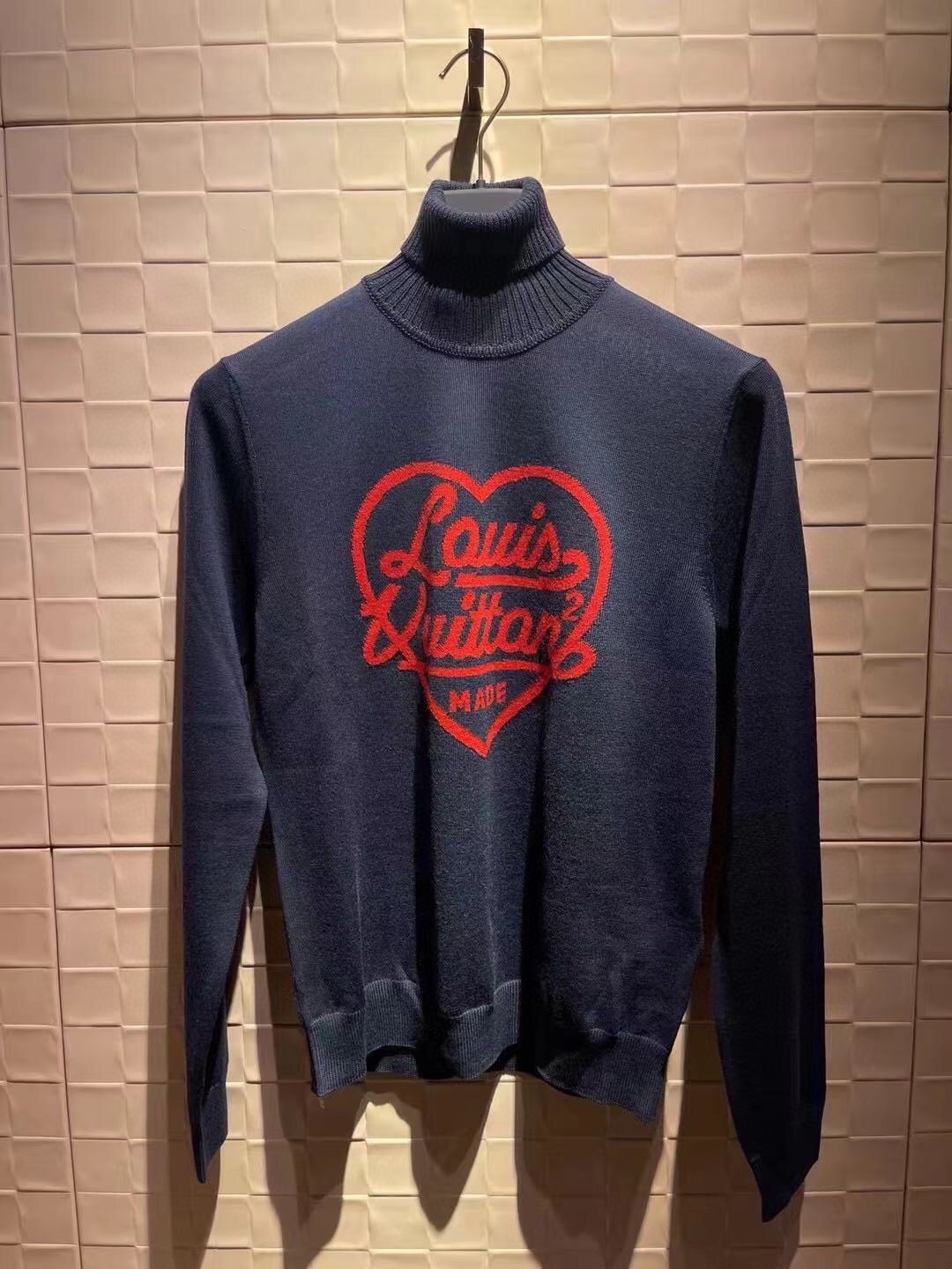  [LOUIS VUITTON] 루이비통 인따르시아 하트 터틀넥 니트 스웨트 1A9GRB