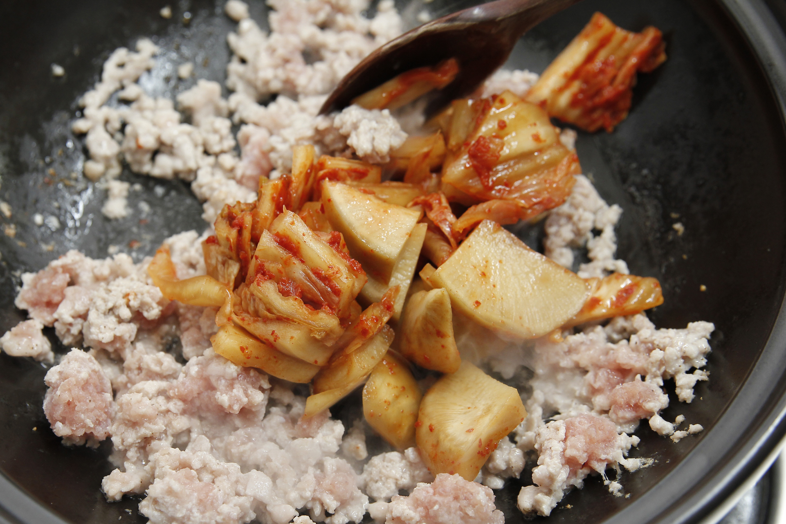 김치청국장재료_김치볶기