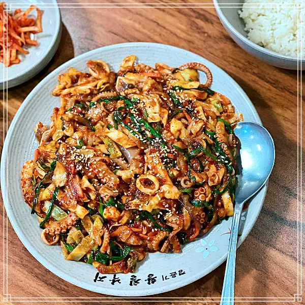  생방송 오늘저녁 인천 동춘동, 송도 유원지 황칠 박속 연포탕, 산낙지 철판 볶음 맛집 2052회 옆집 부자의 비밀 노트 낙지 전골, 탕탕이, 만두, 덮밥 위치