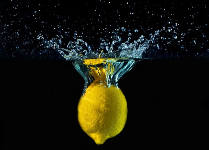 물에-빠진-레몬