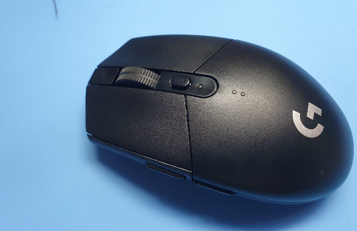  연속 클릭이 되는 더블클릭 현상을 보이는 로지텍 G304 무선 마우스 수리