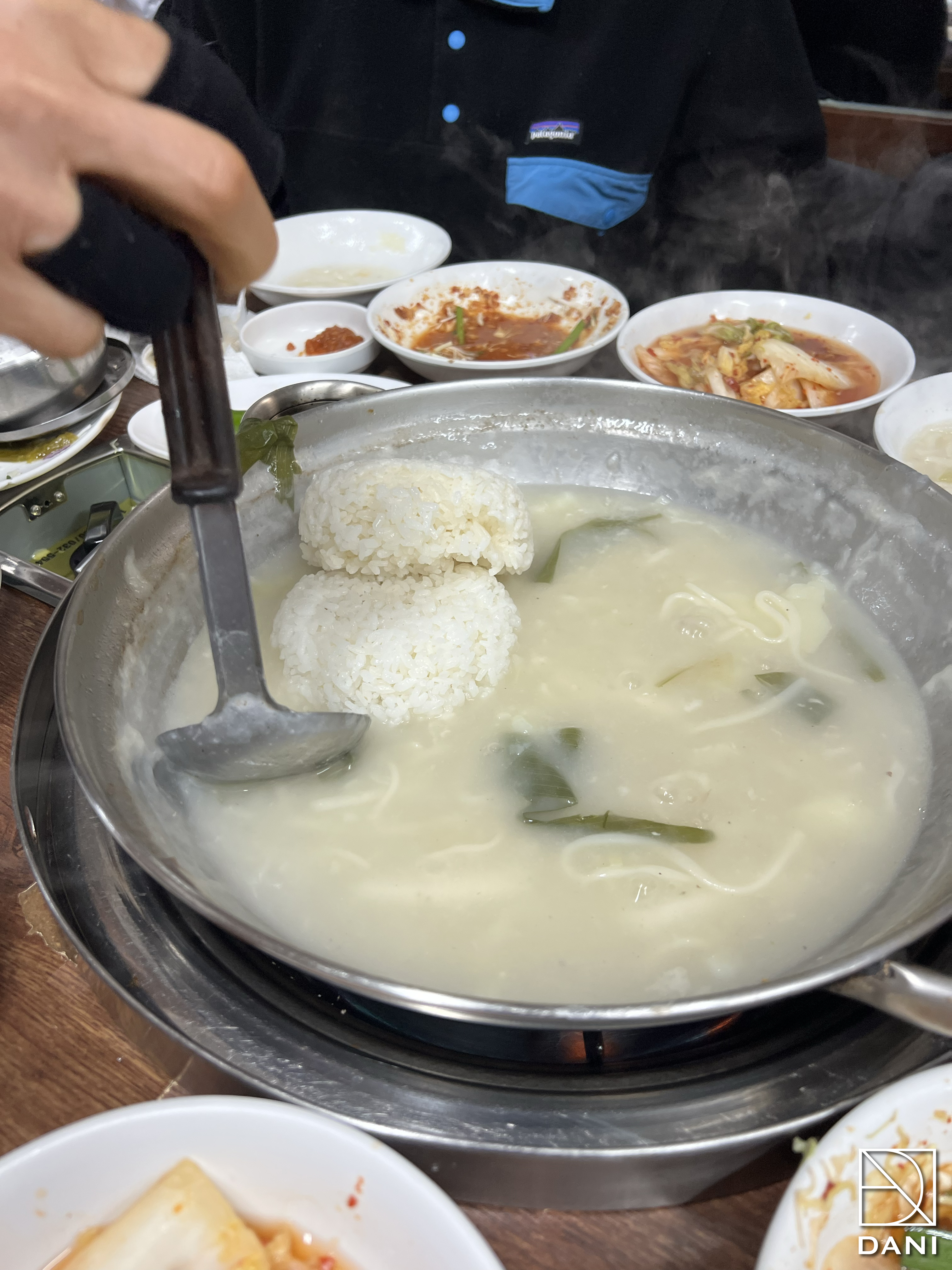 공릉동닭한마리 이미지