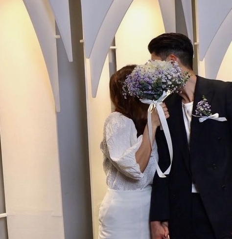  가수 팀 아내 직업과, 결혼식 사진 모습공개