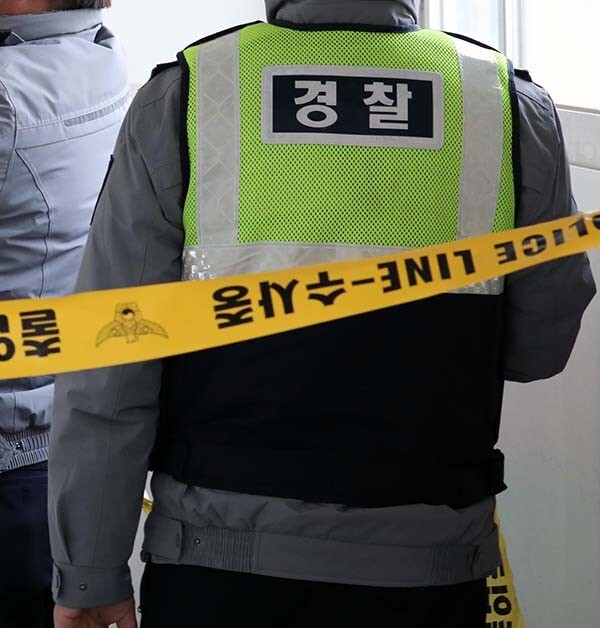  대낮에 옷 벗고 활보한 여성 뒤쫓았더니 집에서 친언니 시신 나왔다