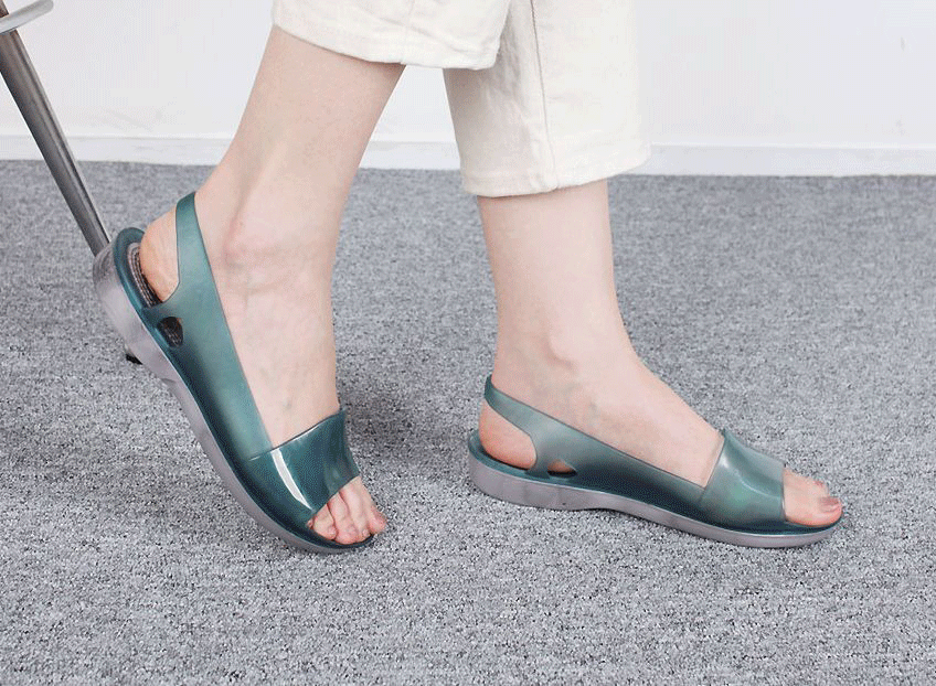  비올때 신어도 좋은 토오픈 2.5cm 젤리 샌들