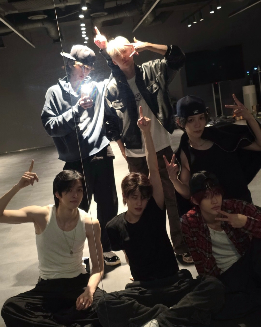 20250410연습실인스타가족사진