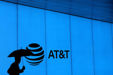  다 오르는 장세에 혼자 27%나 떨어진 막강 배당주, AT&T (T)