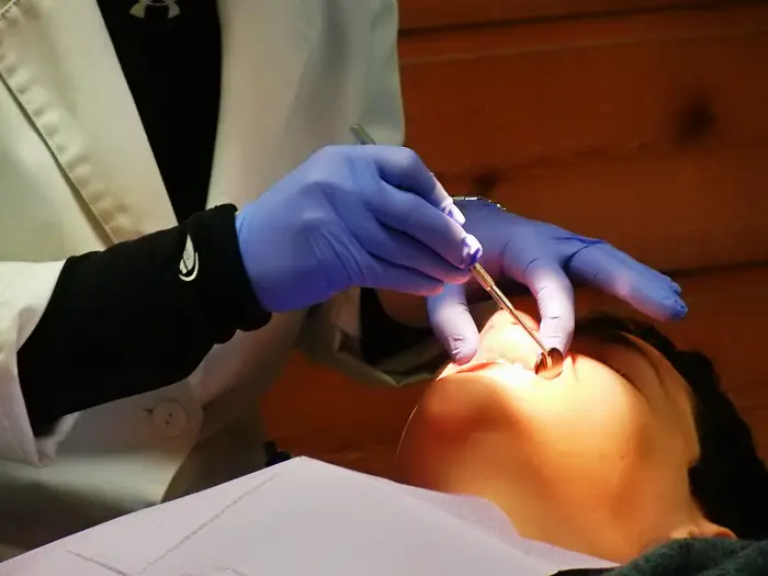 임플란트주위염-치과-진료-치료