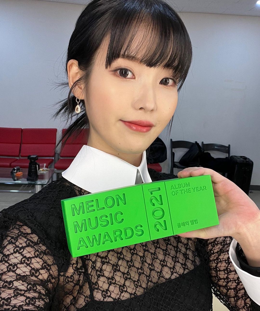  MMA 2021 5관왕 아이유 인스타그램 셀카사진