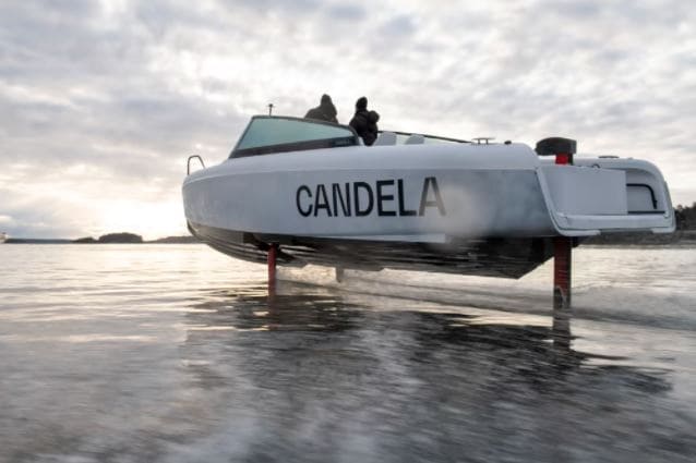 바다의 테슬라 세계 최초의 전기 수중익선 선보여 VIDEO: ‘Tesla of the seas’: World’s first electric foiling boat comes to Benelux