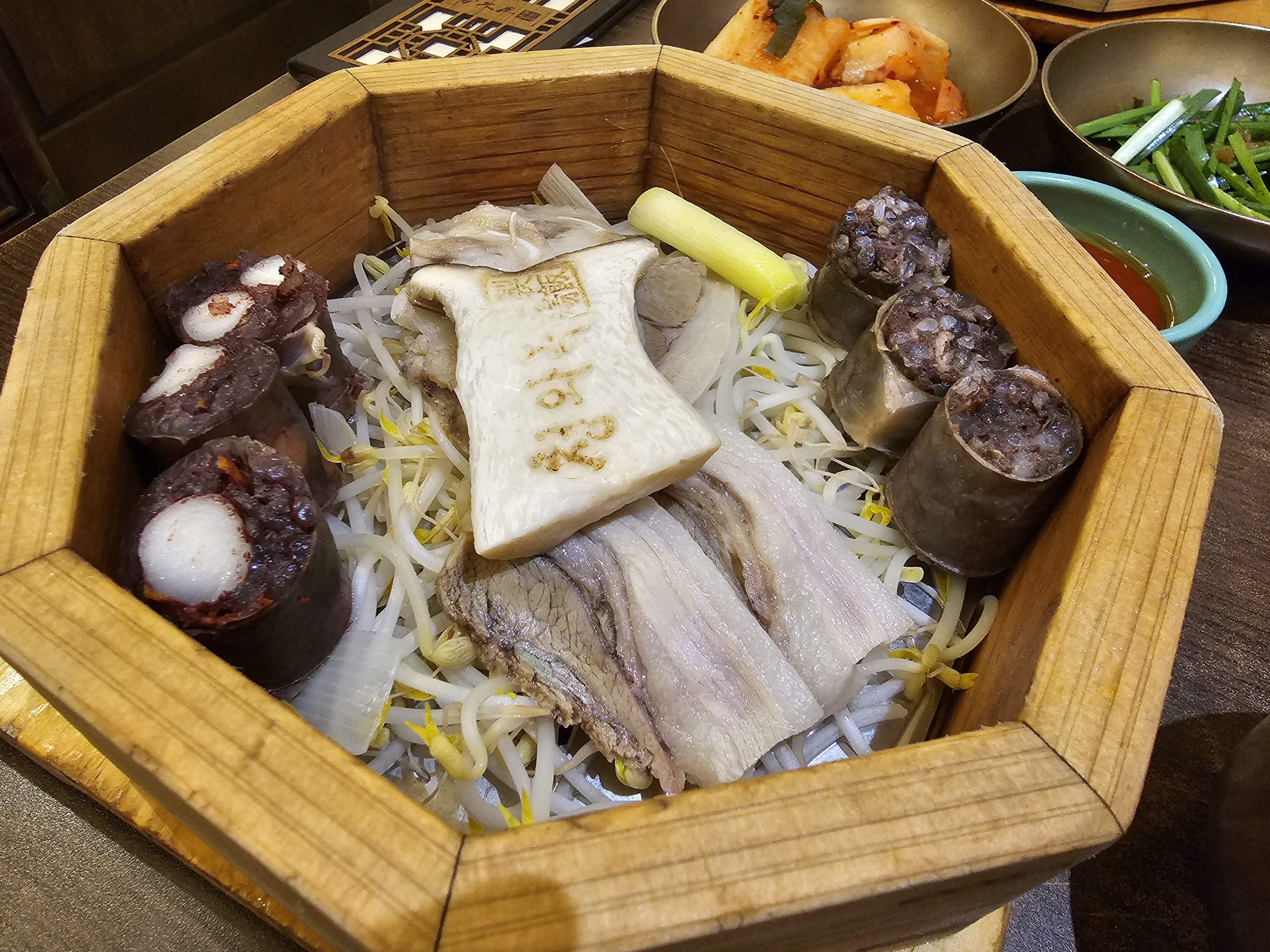  을지로맛집 청와옥, 순대국밥에 편백찜까지