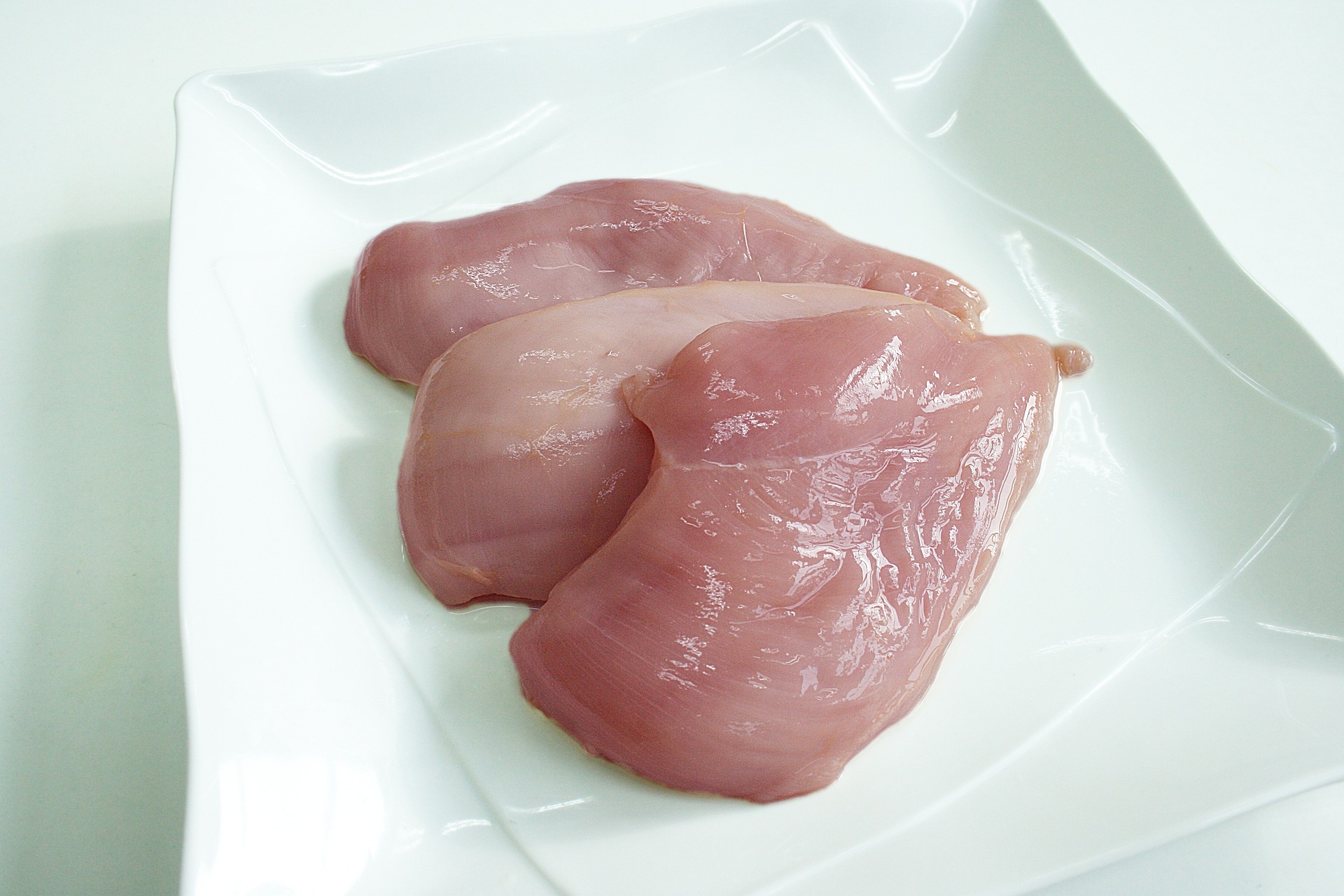 단백질이 풍부한 대표적인 음식인 닭가슴살