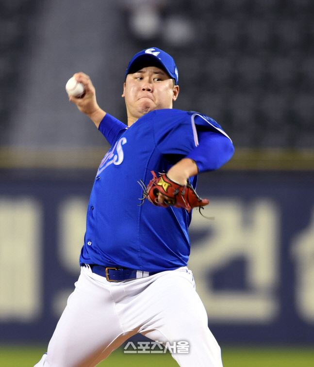 삼성라이온즈 이승현(우)