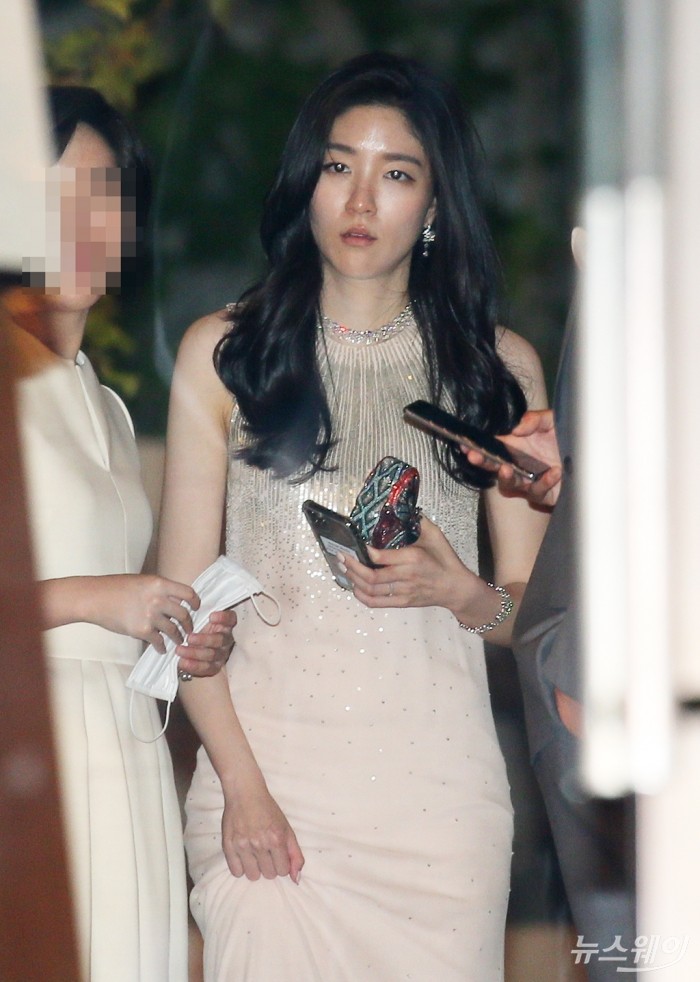  서민정 아모레퍼시픽 장녀 결혼 8개월만 이혼 사유 / 서민정 나이, 실물 / 남편 홍정환 집안은?
