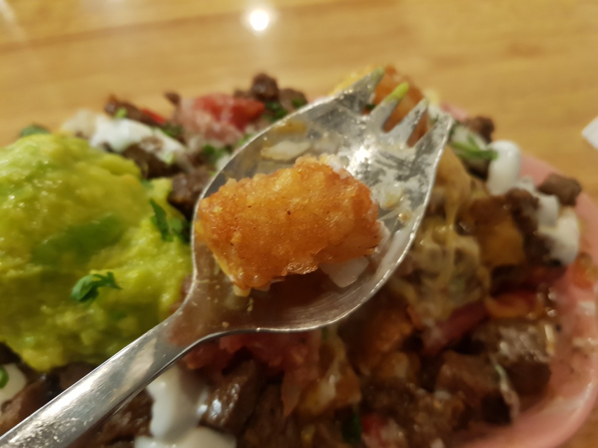 호치민 맛집 멕시칸 식당 Tacos Fuego - Super Tots Marianated Steak