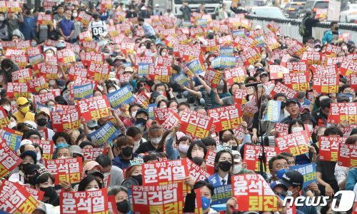 &#39;김건희 특검&#44; 윤석열 퇴진 촛불대행진&#39;