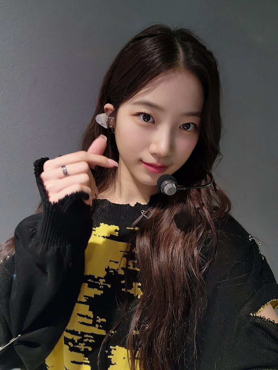 수지 닮은 꼴. 일본에서 온 르세라핌의 멤버 카즈하에 대한 모든 것.