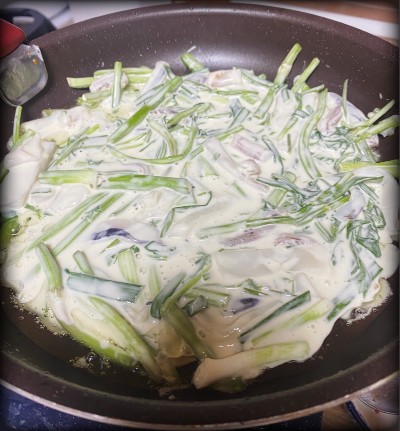 팬에 반죽 얹기