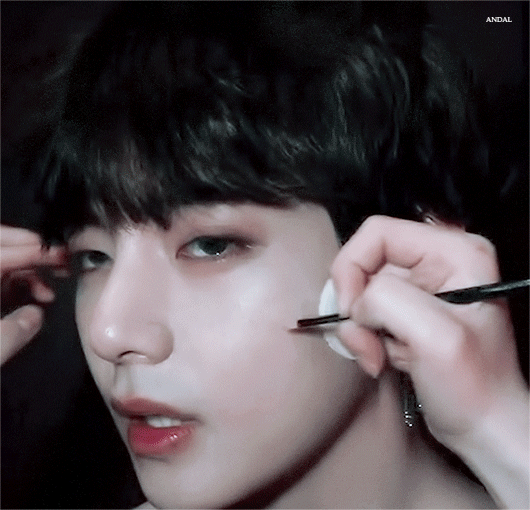  방탄 뷔 인형 도색짤 ㄷㄷㄷ.jpg