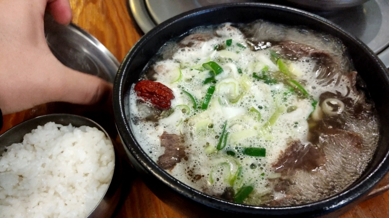  충무로 곰바우 나주곰탕 : 설렁탕과 곰탕의 차이는?