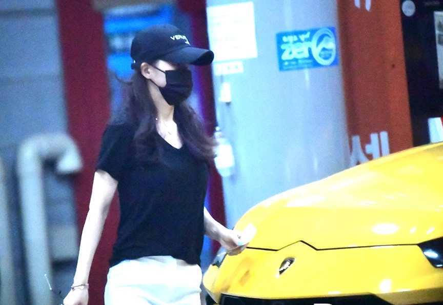 강종현 차를 직접 운전하는 박민영