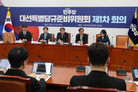 더불어민주당 대선후보 경선 방식의 갈등 ➞ 오픈프라이머리와 국민참여경선 방식(국민50%+당원50%) 비교 더불어민주당 경선방식 비교
