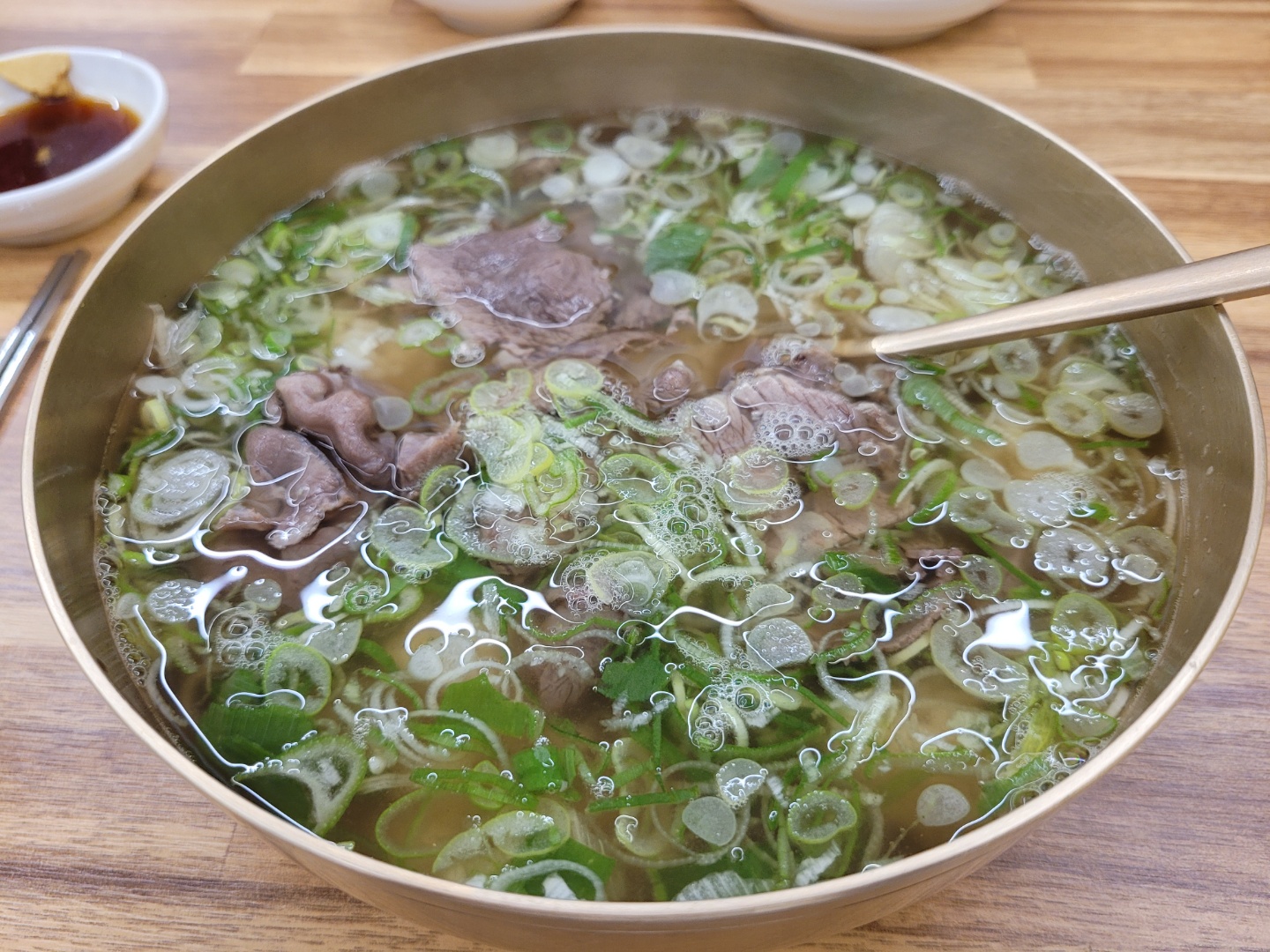  명동역 충무로역 을지로3가역 사이에 있는 김두환도 울고갈 곰탕 한울곰탕.