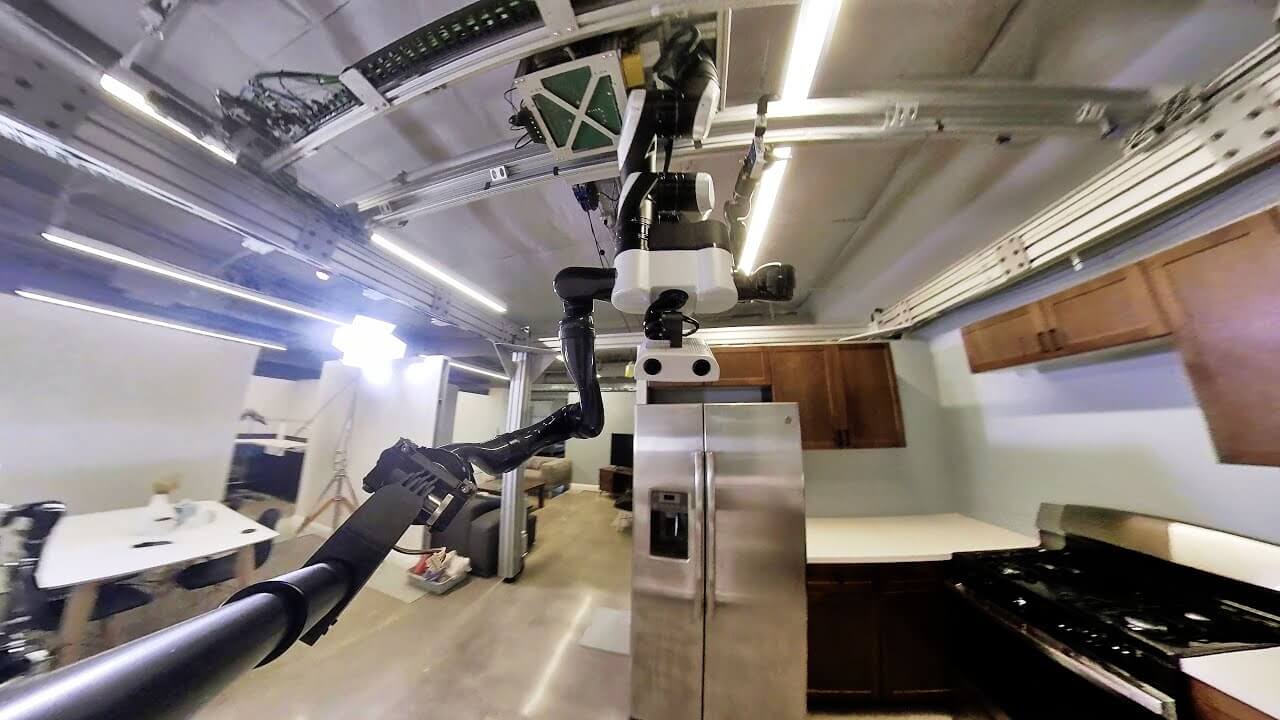  인정받은 가사 도우미 로봇 VIDEO: Robo-Selfie - Adeptness at Complex Tasks in Home Environments
