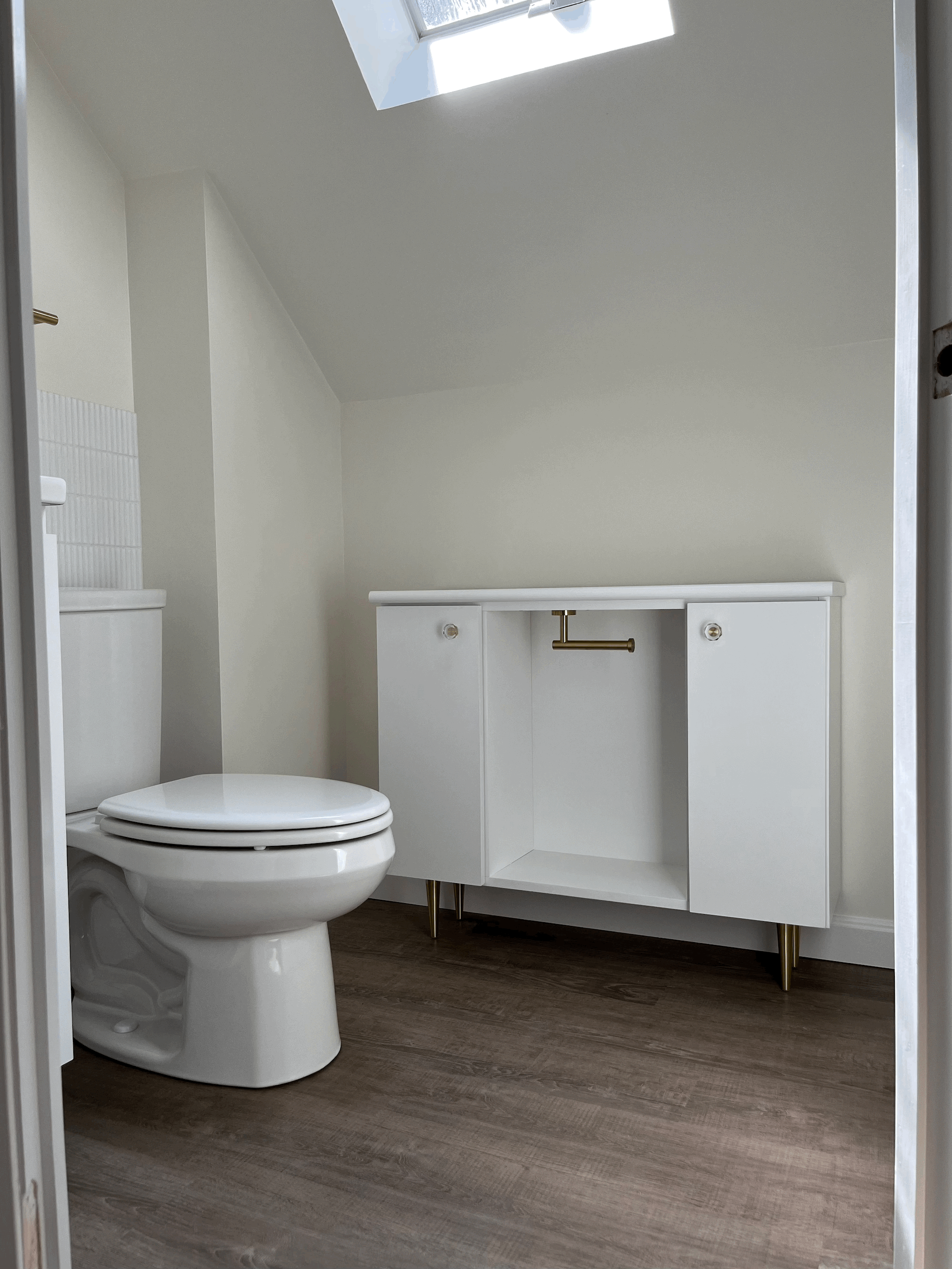 where-to-mount-toilet-paper-holder-in-a-small-bathroom