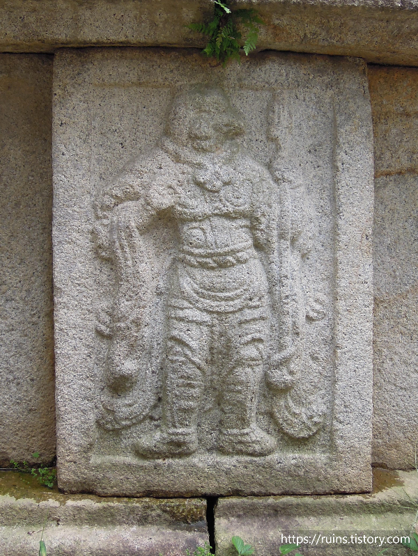 경주 원성왕릉 십이지신상 닭상
