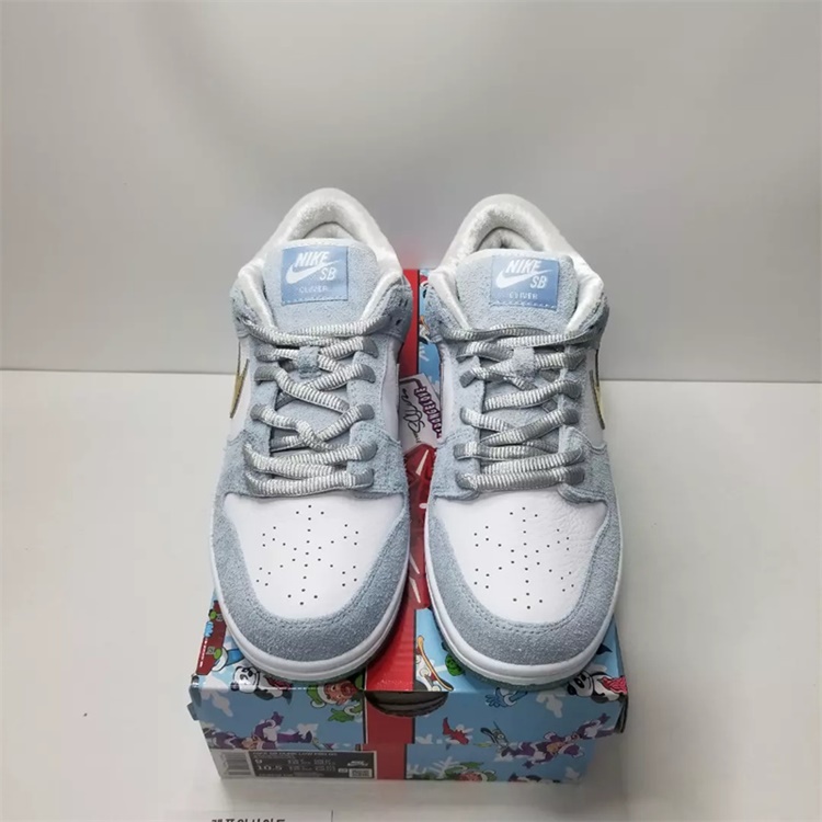  [NIKE] 나이키 SB 덩크 로우 프로 x 션 클라이버 홀리데이 스폐셜 흰파금 DC9936-100
