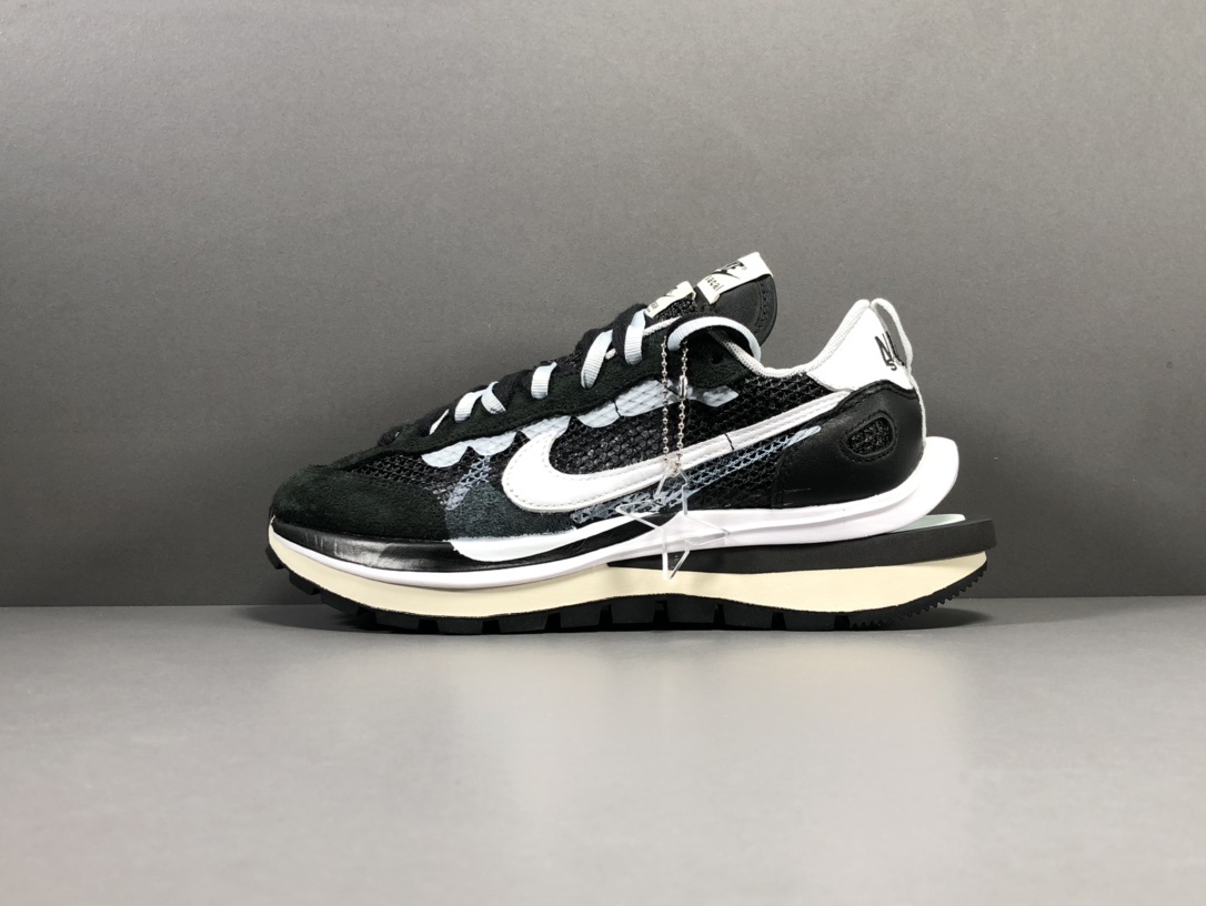  [NIKE x SACAI] X 나이키 x 사카이 페가수스 베이퍼와플 블랙 화이트 CV1363-001