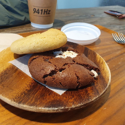 941Hz 카페에서 대기하면서 먹은 쿠키 사진