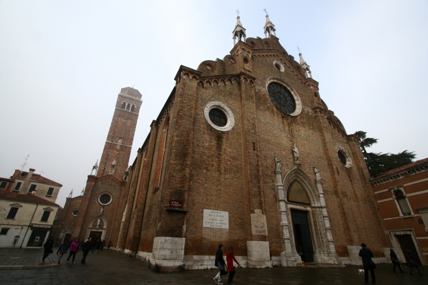 베네치아-산타마리아-글로리오사-데이-프라리-성당