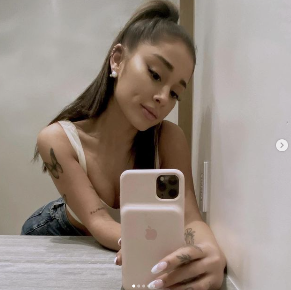 ArianaGrande인스타사진