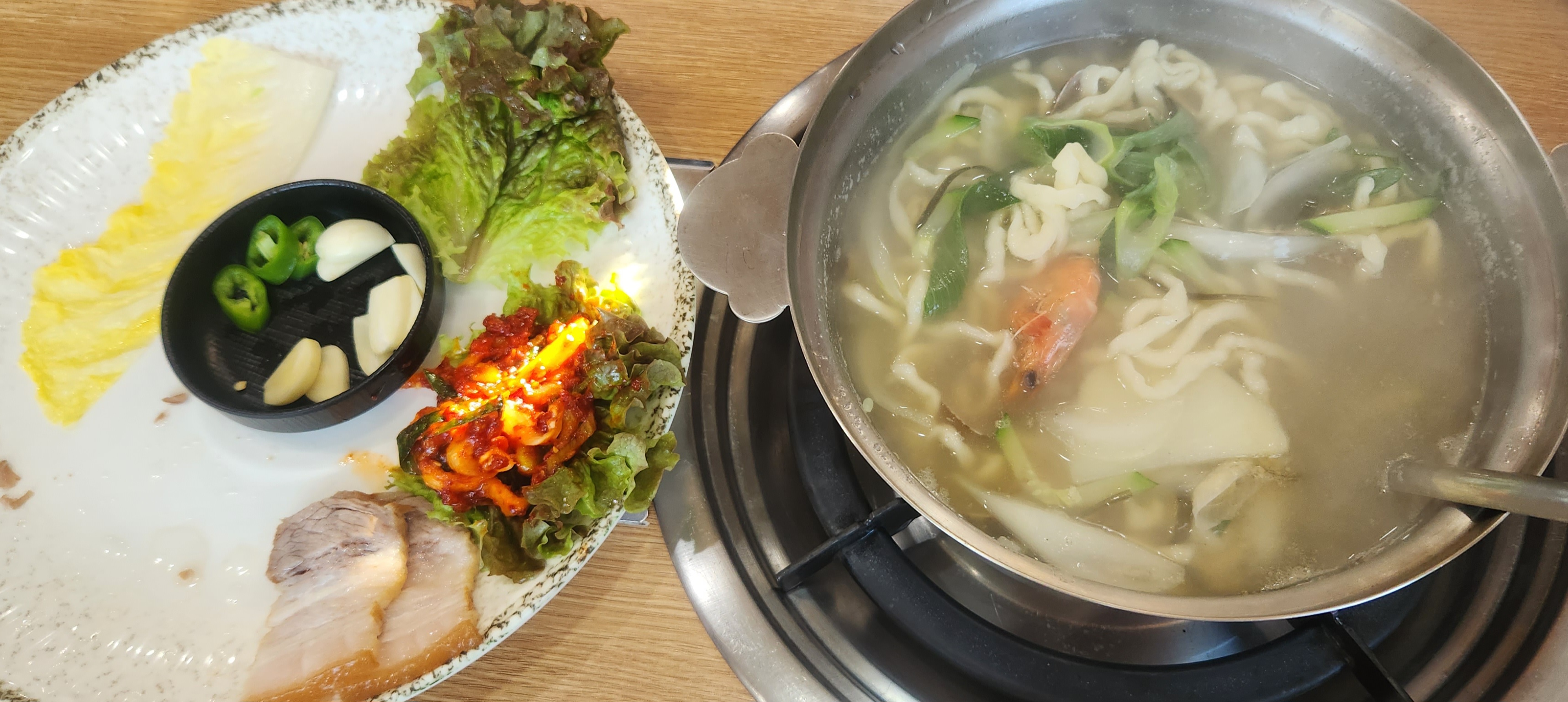 홍두깨칼국수보쌈 이미지