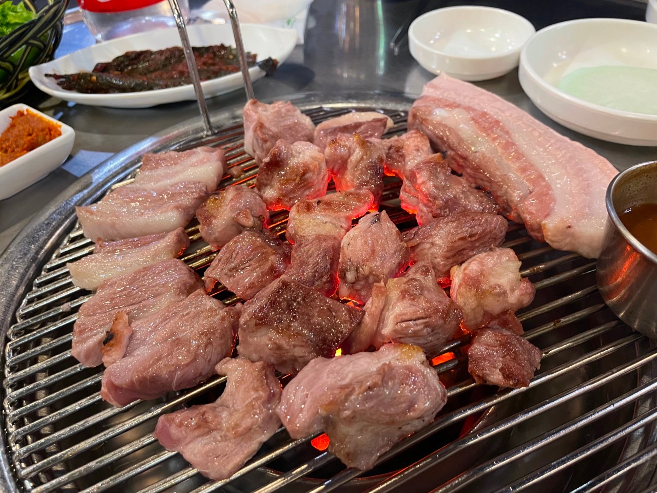 흑돼지 제주 돼지들에게 배달