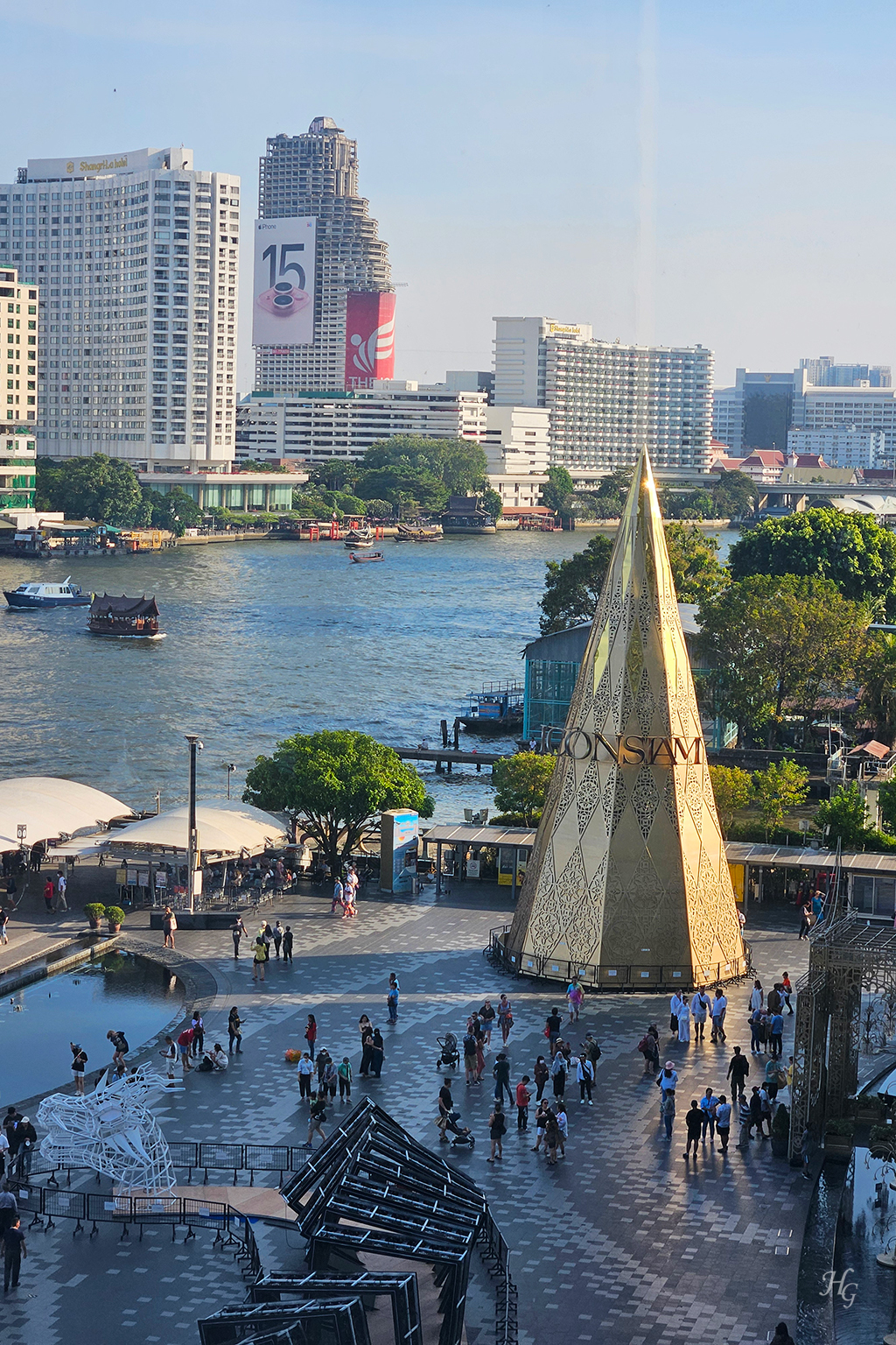 태국 방콕 아이콘시암 ICON SIAM 3층 정원에서 내려다본 짜오프라야강과 강변 공원