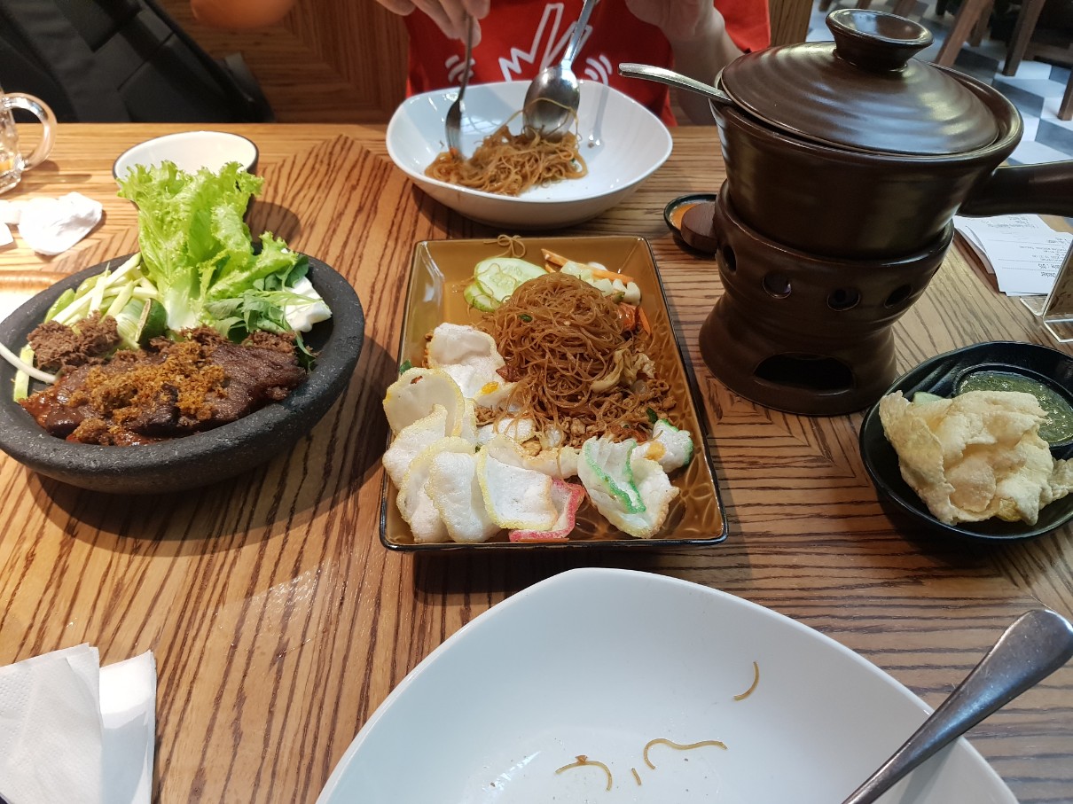 인도네시아 자카르타 로컬 맛집 REMBOELAN - 맛있는 점심 한 상