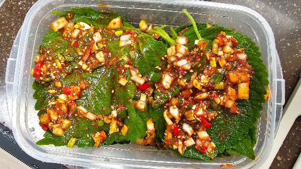 완성된 양념깻잎 반찬
