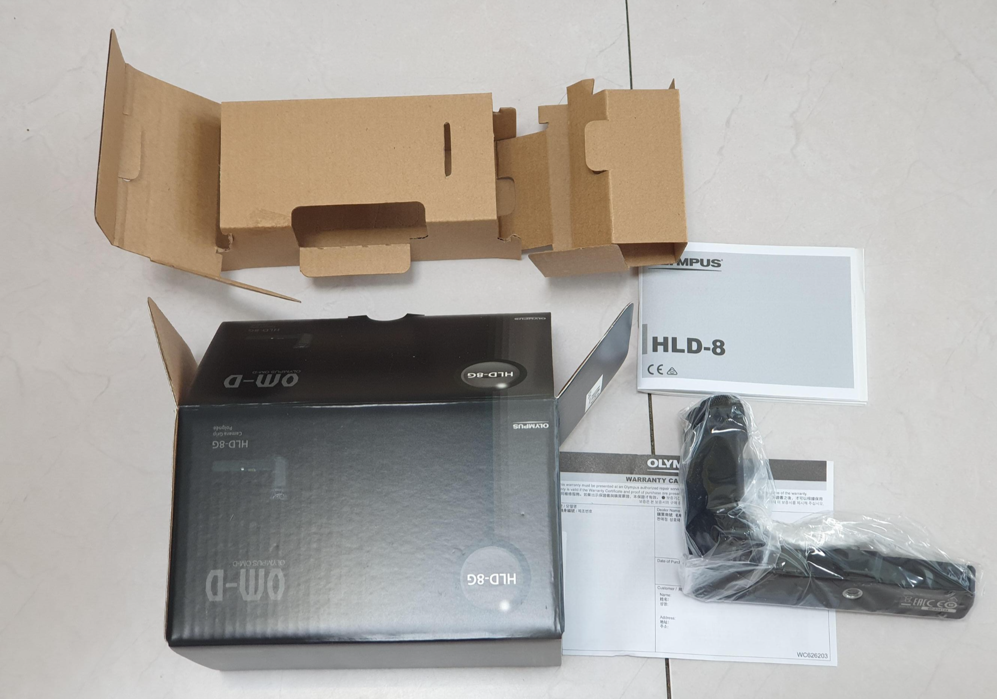 HLD-8G 상자가 열려있고 제품이 나와있다
