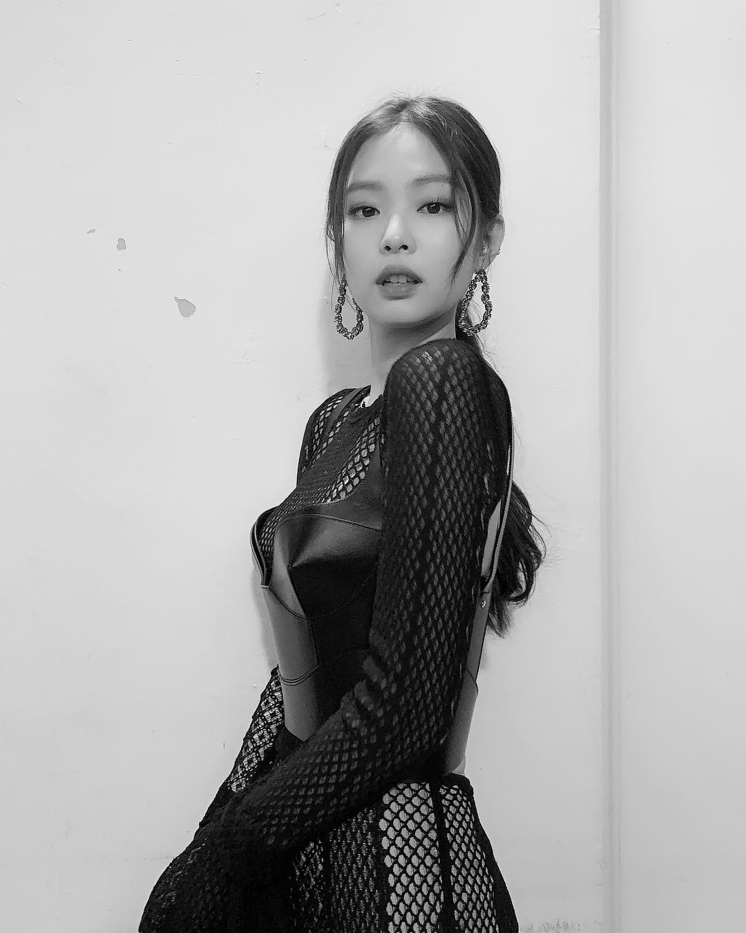  블랙핑크 제니 블랙 시스루룩 패션 인스타그램 셀카 사진