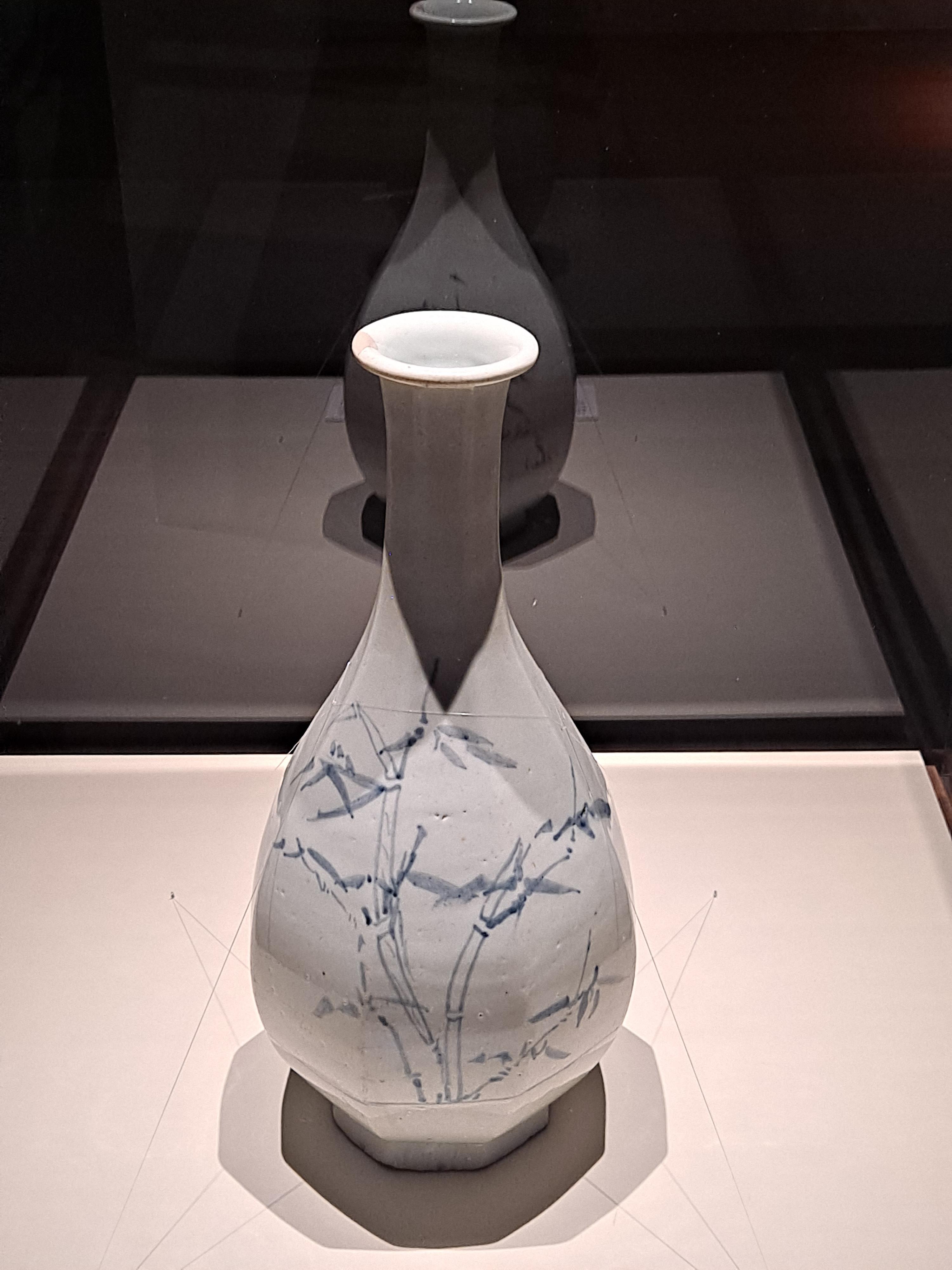  국보 백자 청화죽문 각병&먹거리