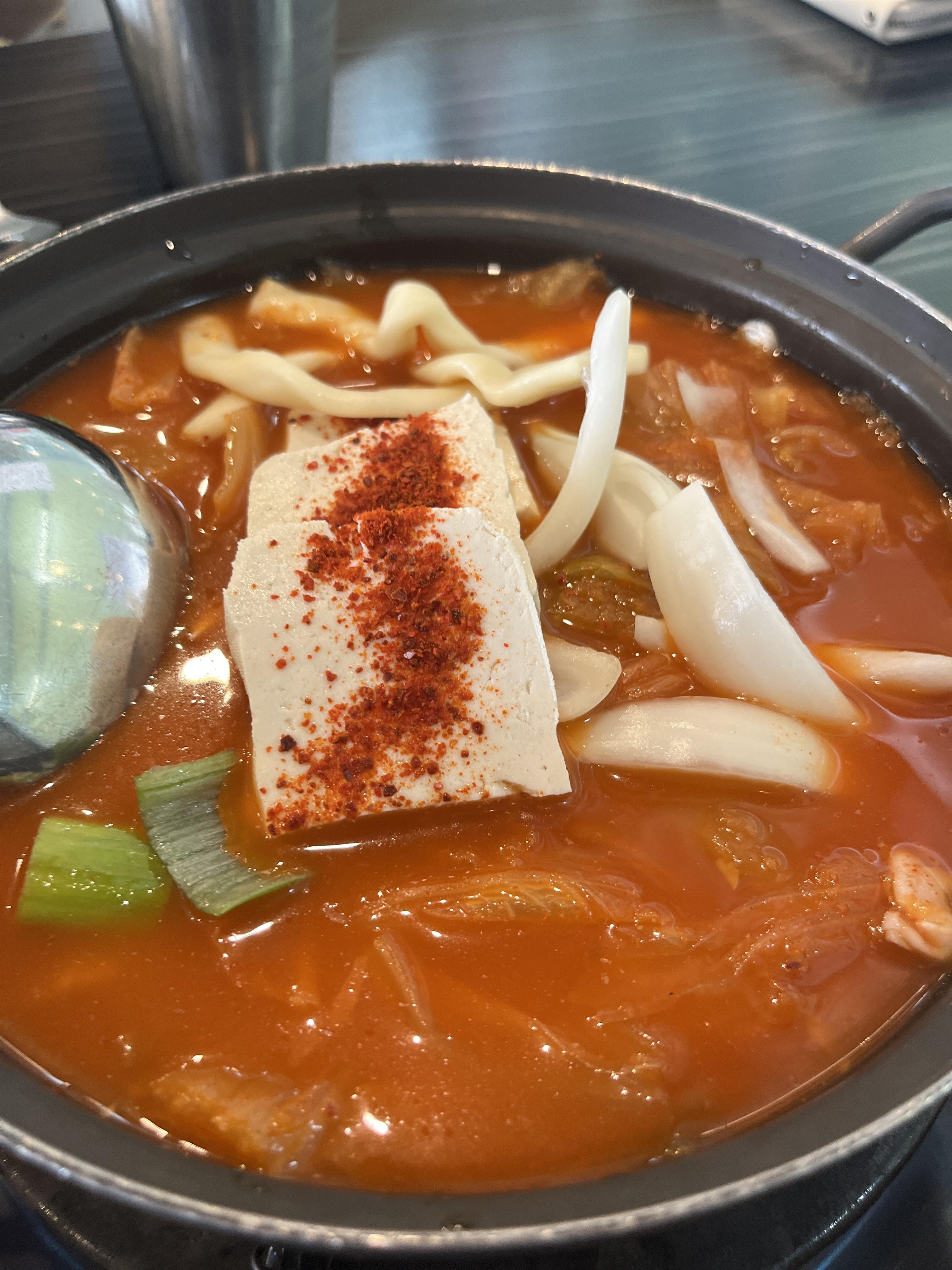 예향점-음식사진-김치찌개-끓기전