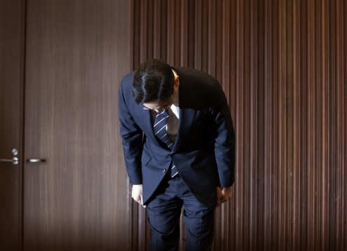  이재용 삼성전자 부회장 대국민 사과로 삼성전자 계열 주식 상승세 마감 (무노조 경영, 경영권 승계)