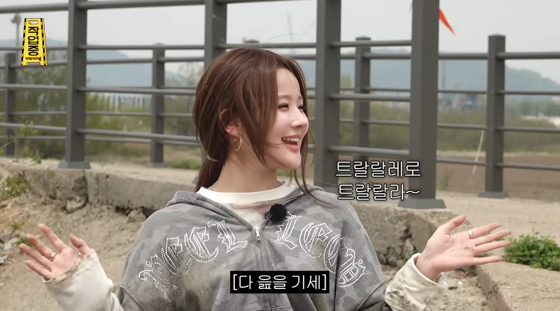 MZ 티셔츠 선물 받고 텐션 확 다운된 키오프 벨...jpg | 인스티즈