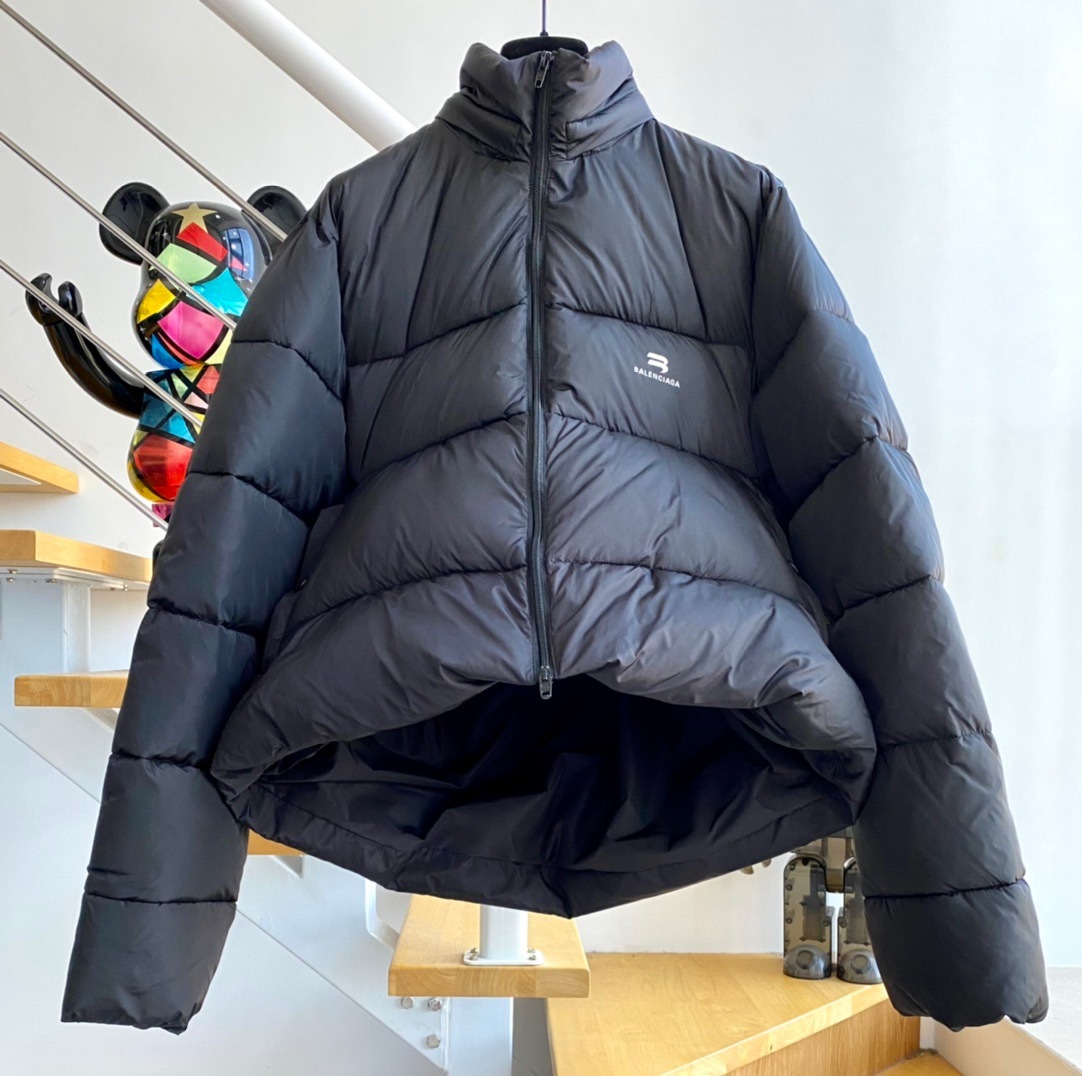  [BALENCIAGA] 발렌시아가 스포티 BC 쉐이프 패딩 푸퍼 자켓 675212TYD361404