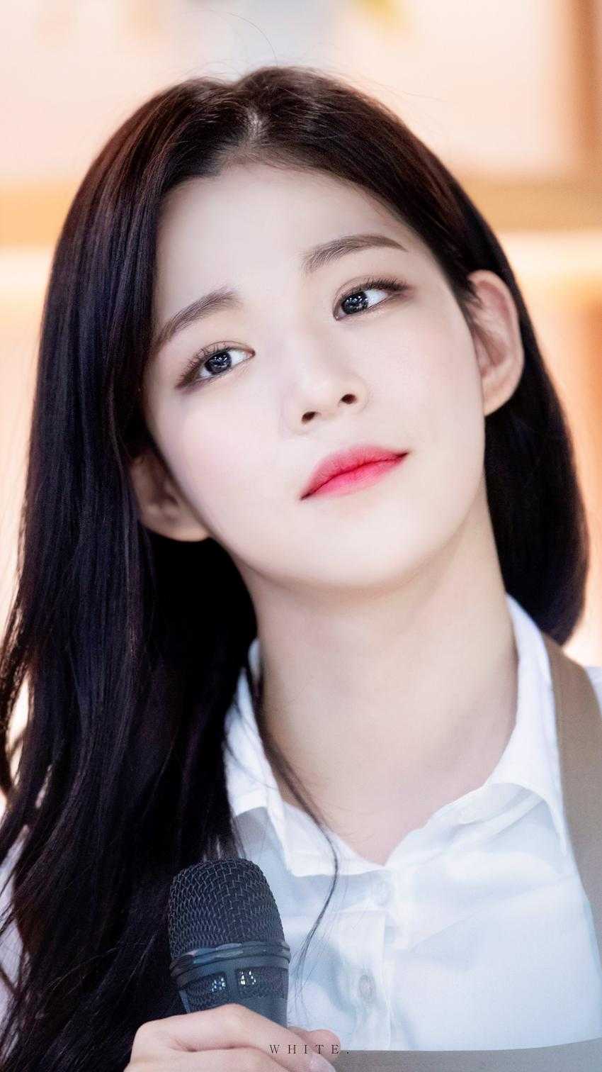  카페 알바생 프로미스나인 이채영